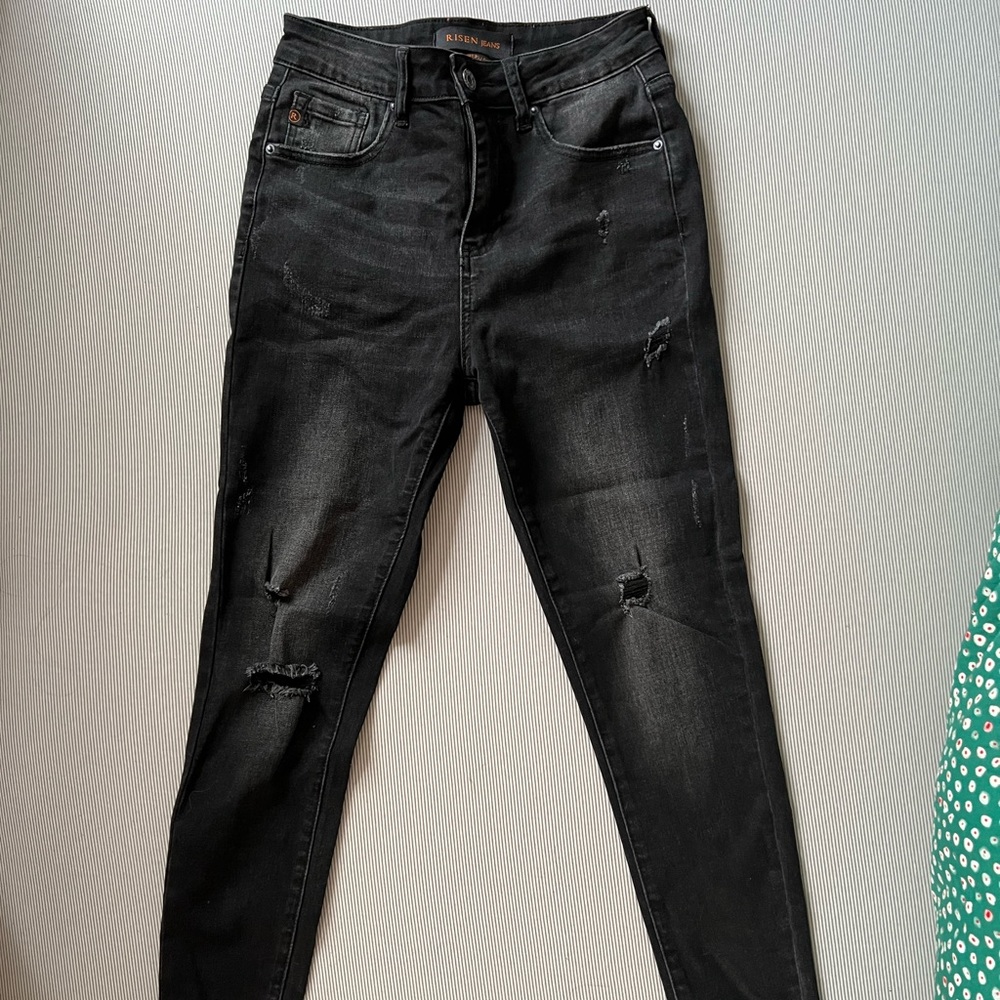 Distressed Black Ripped Skinny Jeans